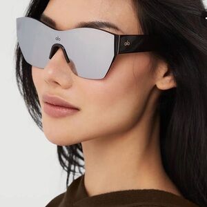 ALO Yoga Sleek brown and gold Sunglasses
